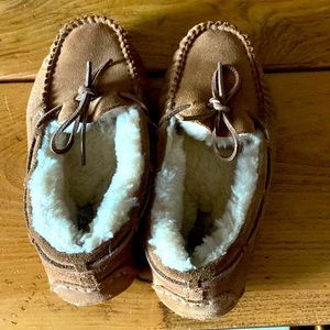 Kids UGG Dakota slippers-